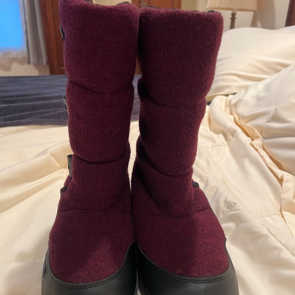 Mountrek size 8 Lisa Button midcalf boot